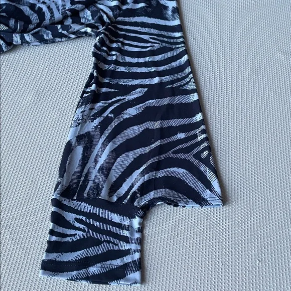 Clara Sun Woo Women's Blue Zebra Print Pullover Top Size Medium - Picture 3 of 7
